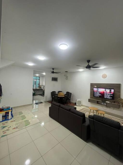 Hadeerna Homestay - Double Storey Terrace Chemor Luaran gambar